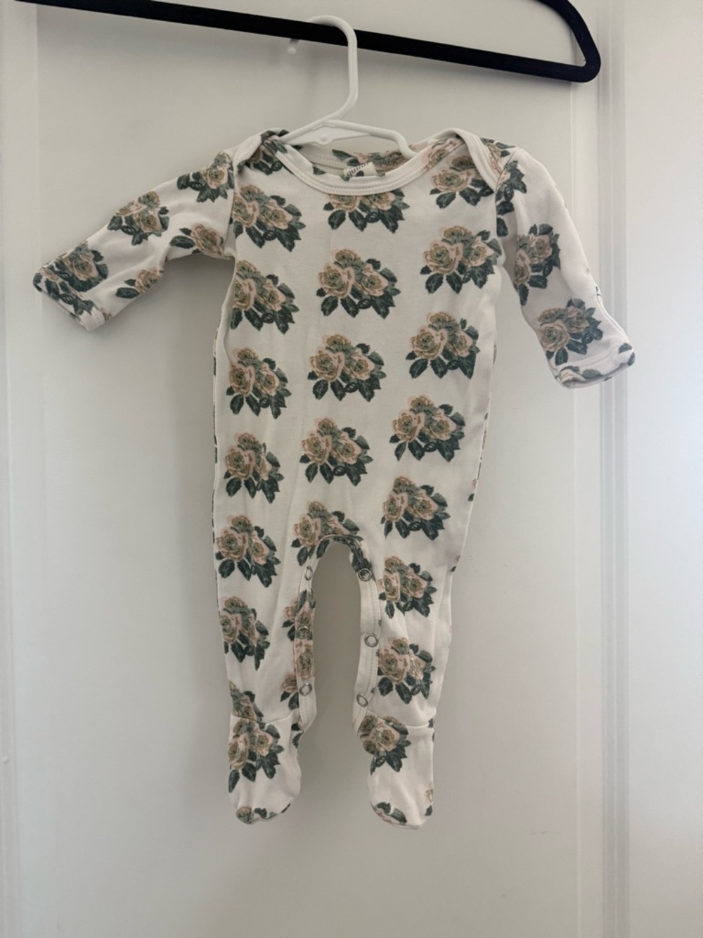 kate quinn Cream Footed sleeper with Floral Print 100% organic cotton Newborn